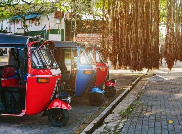 TUK-TUKS-VISIT-2-SRI-LANKA-600x441-1