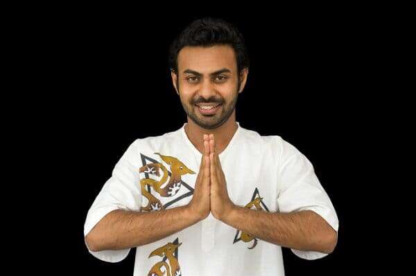 Traditional-Sri-Lankan-welcome.-Ayubowan-600x399-1