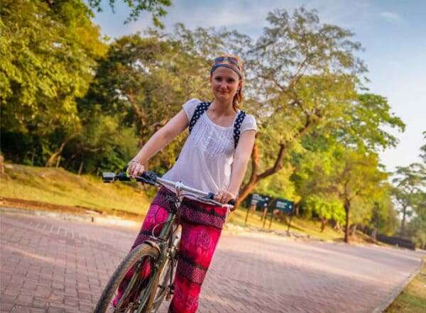 cycling-VISIT-2-SRI-LANKA-600x441-1